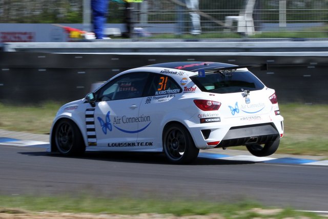 Nicki Kristensen er også med helt i front af klassen, og det selvom han ikke altid bruger alle 4 hjul på Seaten.
(Foto: Keld Dohm)